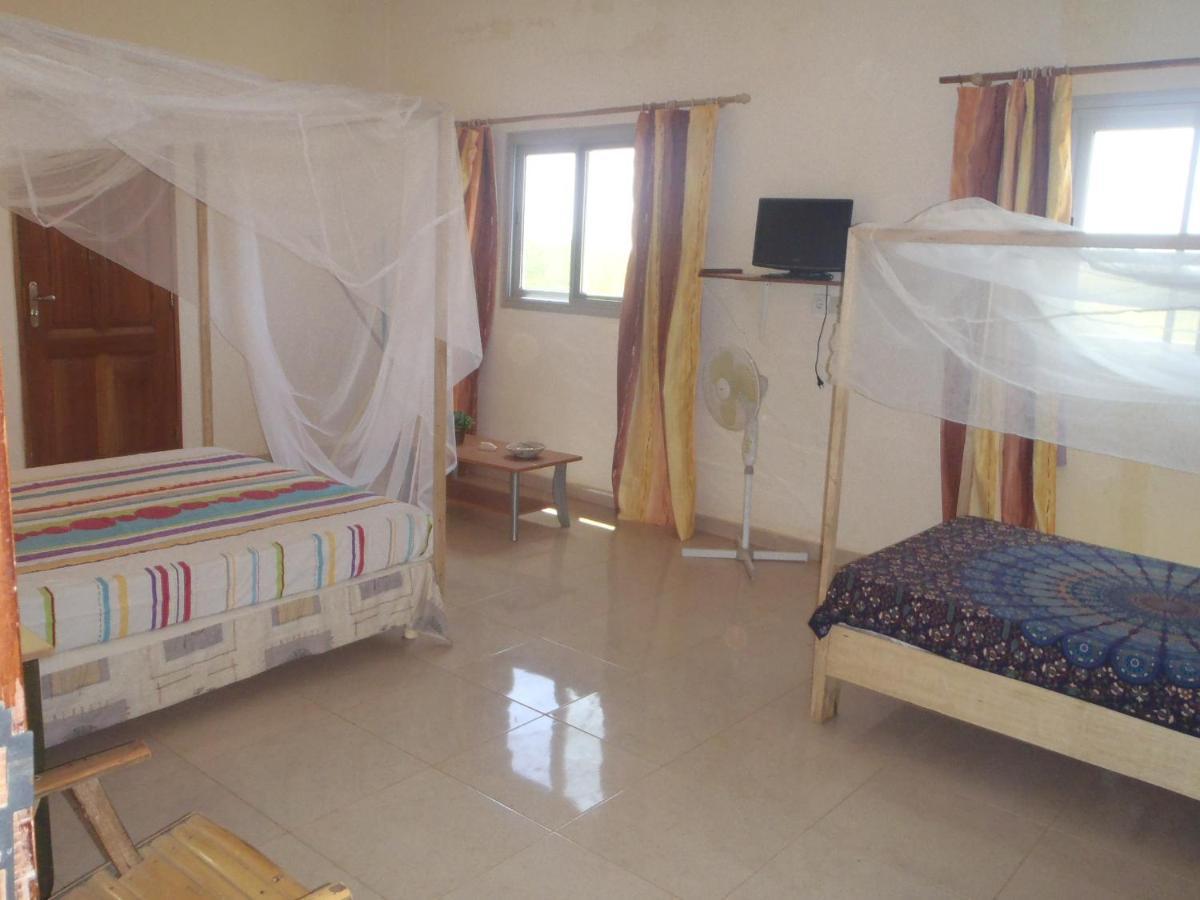 Chez medzo et patou Hotel Popenguine Kültér fotó